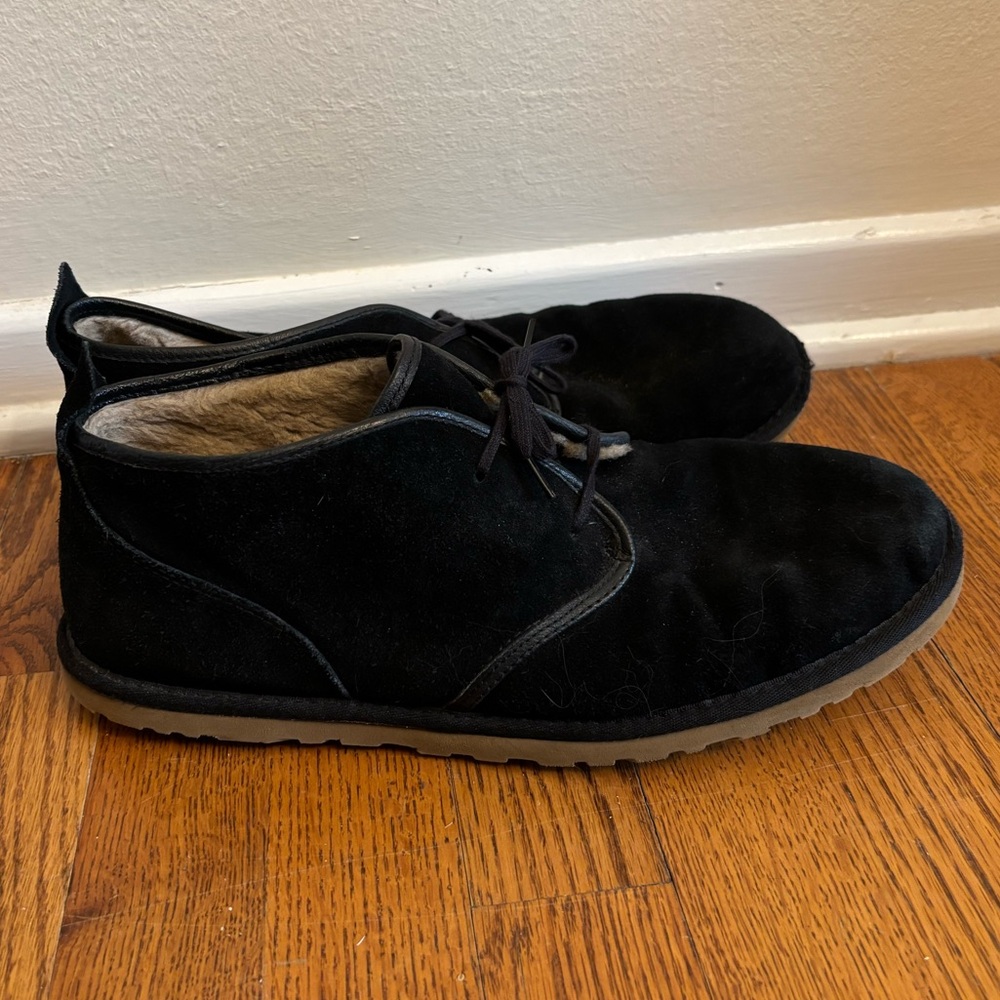 Men's Ugg Black Suede Lace-Up Chukka Boots size 11